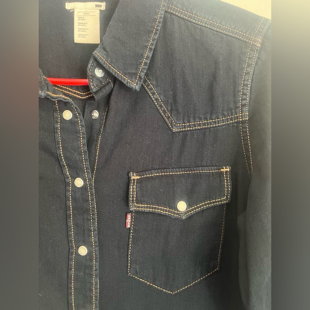 Small Levi’s Top - Picture 2 of 7